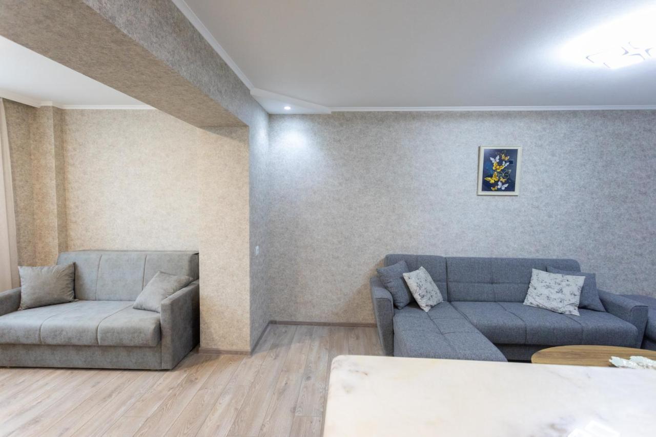 Ninia'S Apartment クタイシ エクステリア 写真