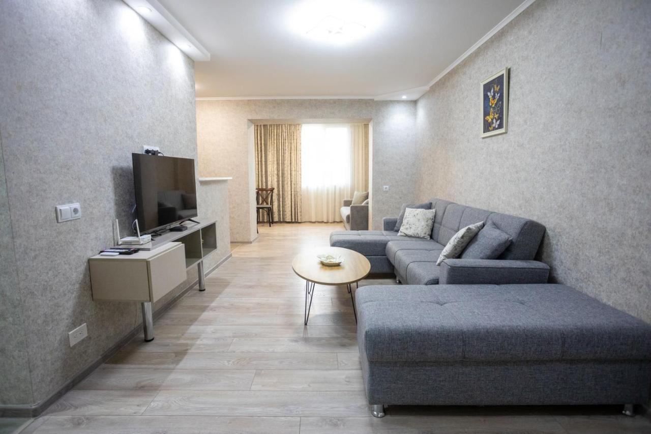 Ninia'S Apartment クタイシ エクステリア 写真